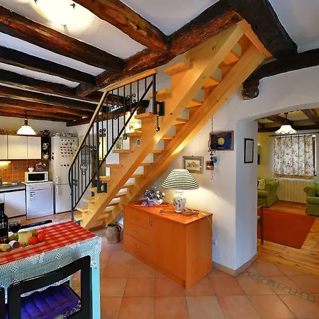 Lori Villa *