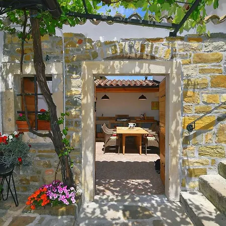 Vila Lori